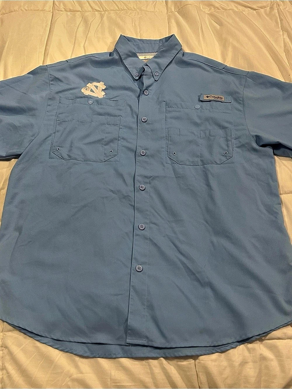 Columbia PFG UNC Tar Heels Men’s Medium Omni-Shade Fishing Shirt Blue